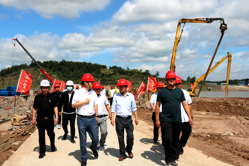 金寨縣重點工程建設管理處、安徽路橋橋梁分公司聯合舉行2022年“安全生產月”活動啟動儀式 (2)